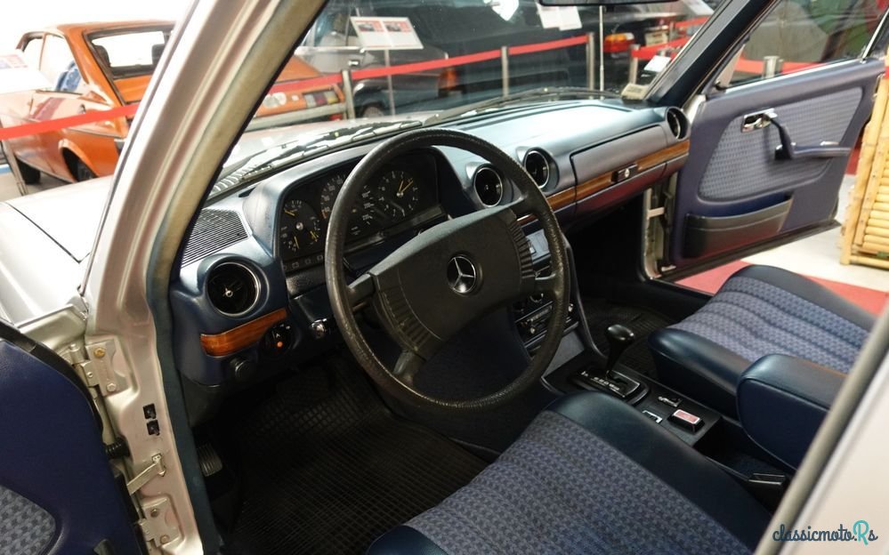 1979' Mercedes-Benz W123 photo #6