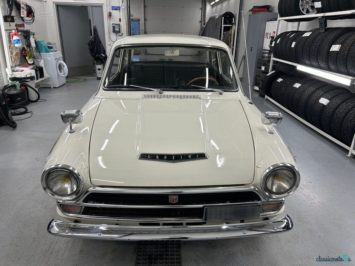 1967' Ford Cortina photo #2