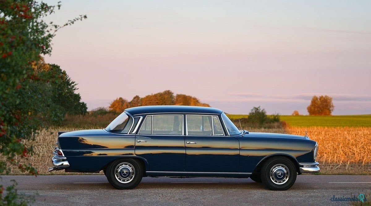 1965' Mercedes-Benz 220 photo #2