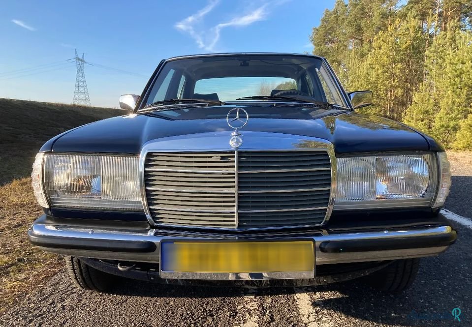 1979' Mercedes-Benz W123 photo #5