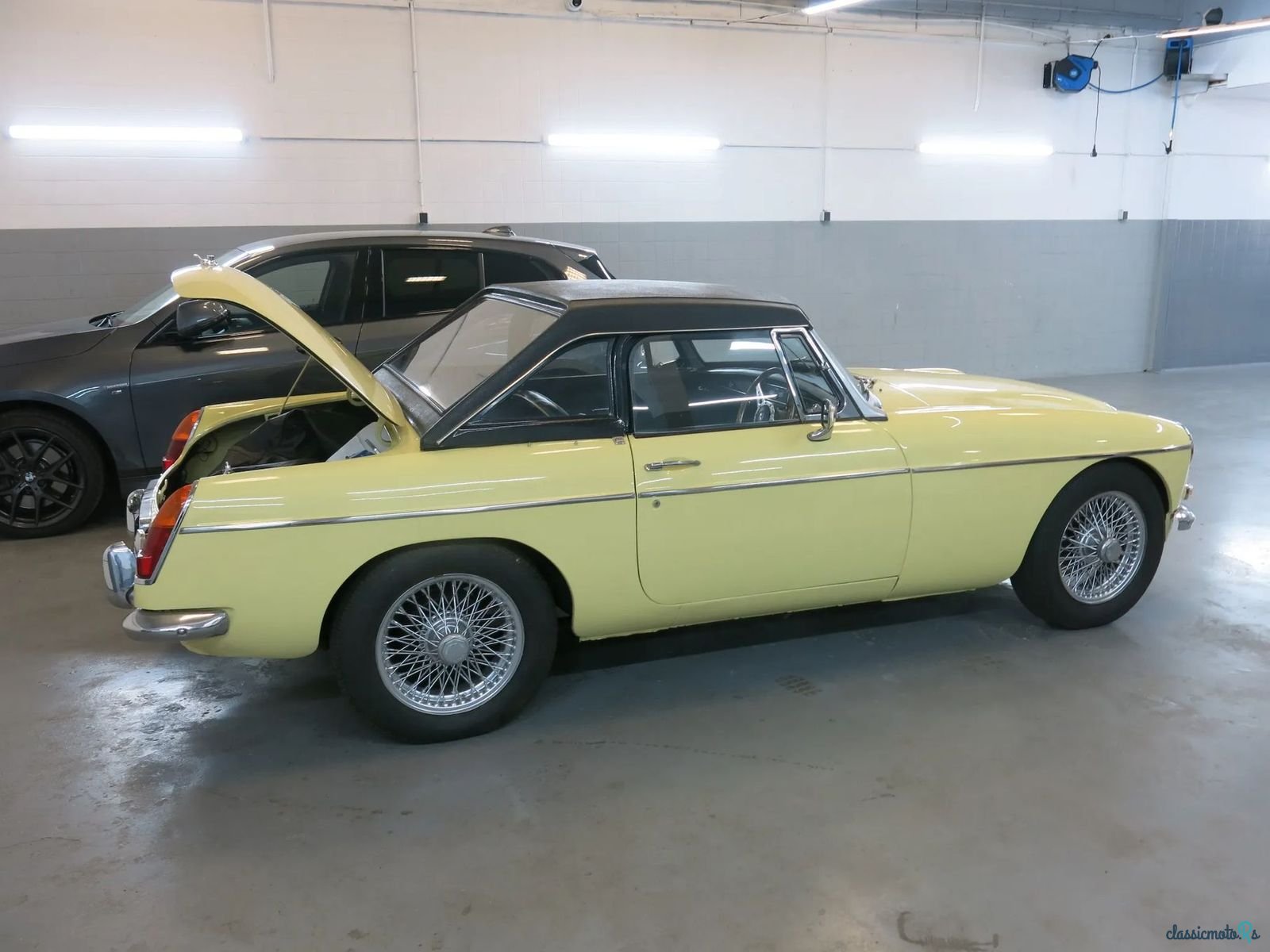 1969' MG MGC photo #1