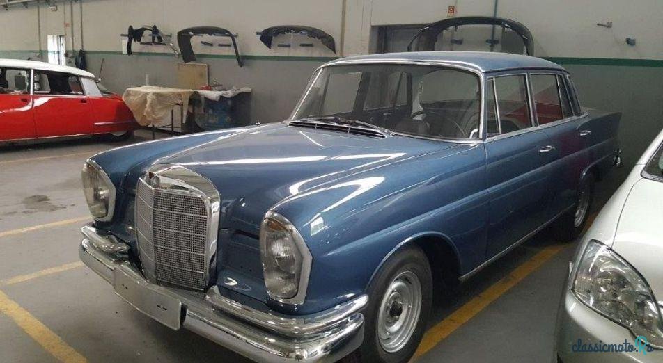 1965' Mercedes-Benz 230 S photo #2
