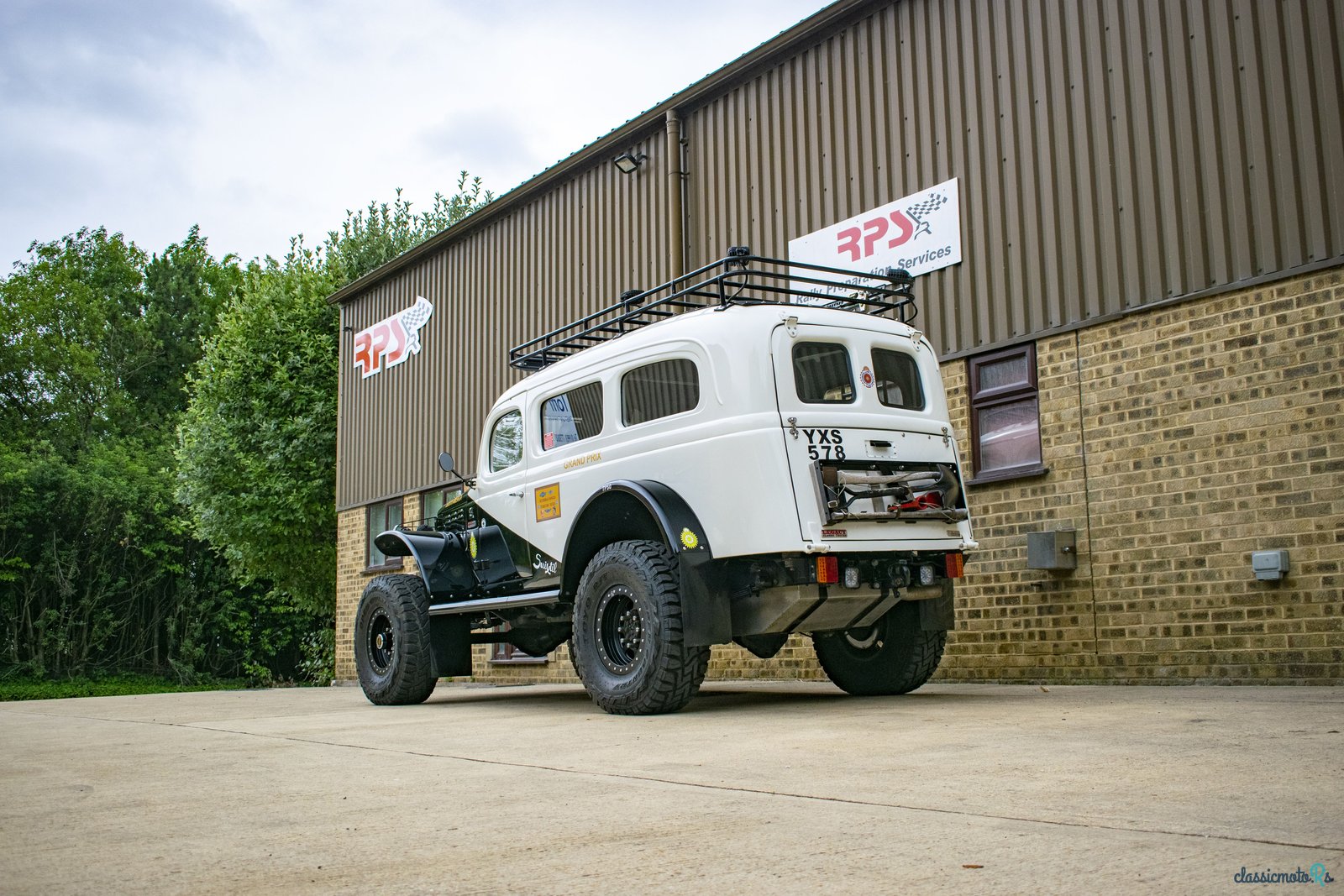 1941' Dodge Carryall photo #4
