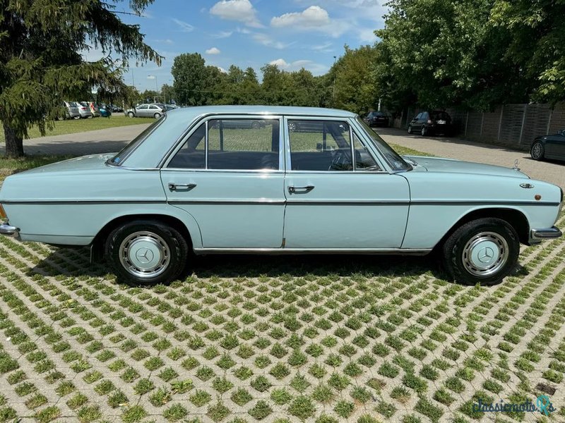 1969' Mercedes-Benz 220D photo #5