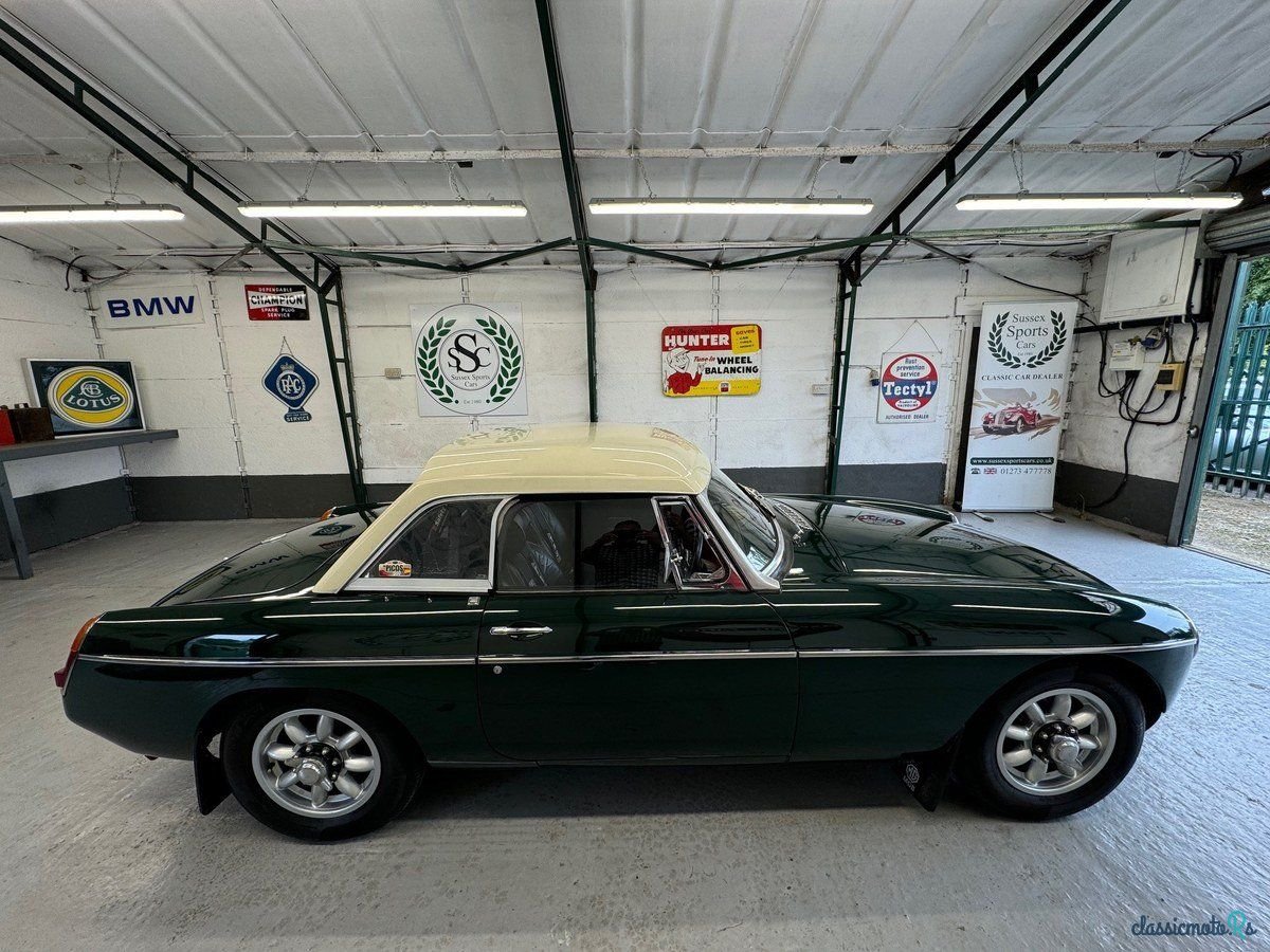 1970' MG MGB photo #4