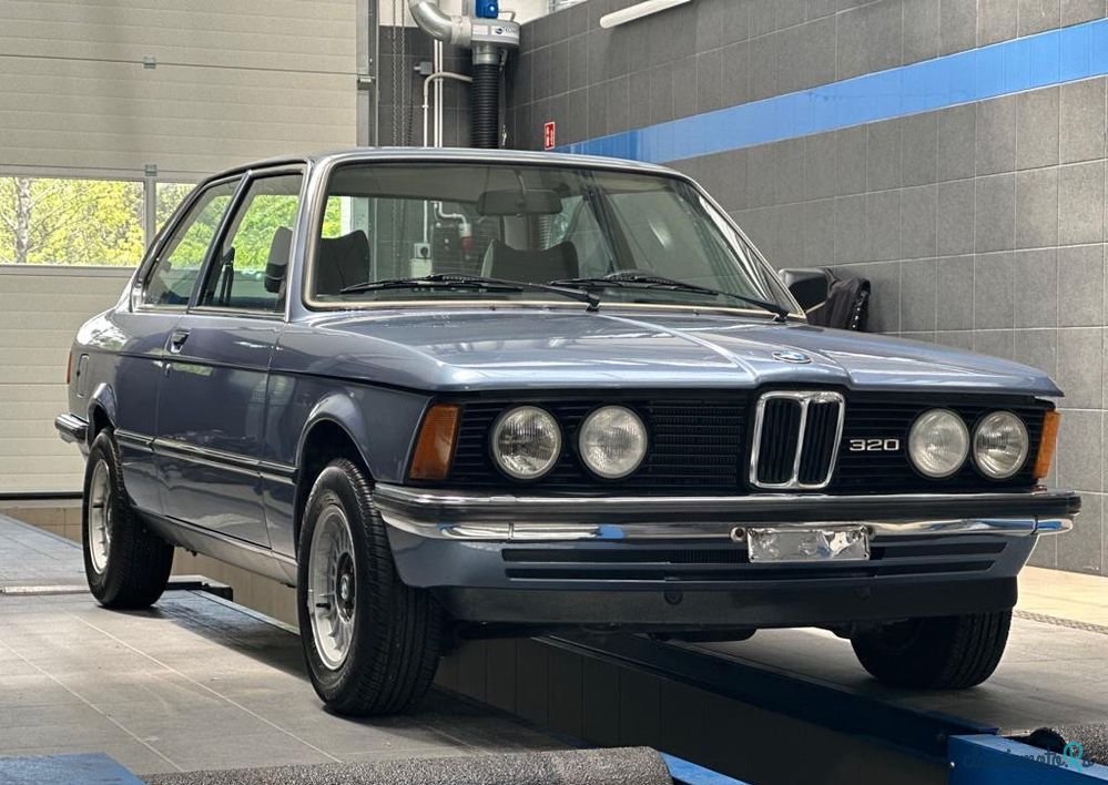1980' BMW Seria 3 320 photo #1