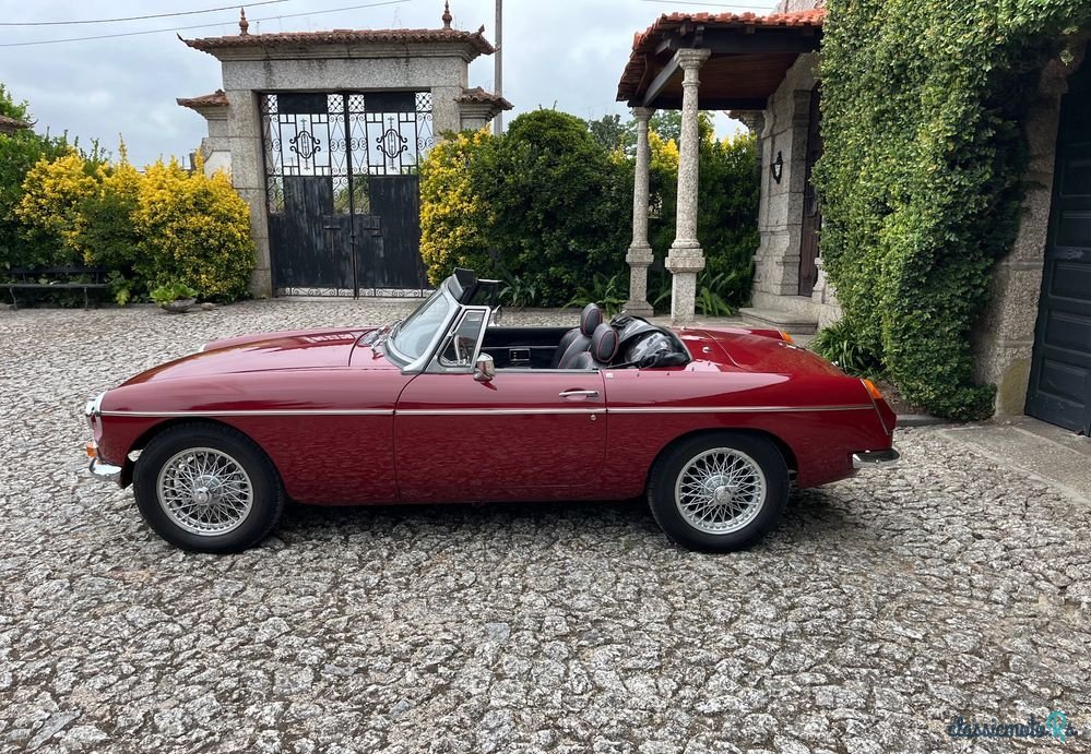 1974' MG MGB photo #1