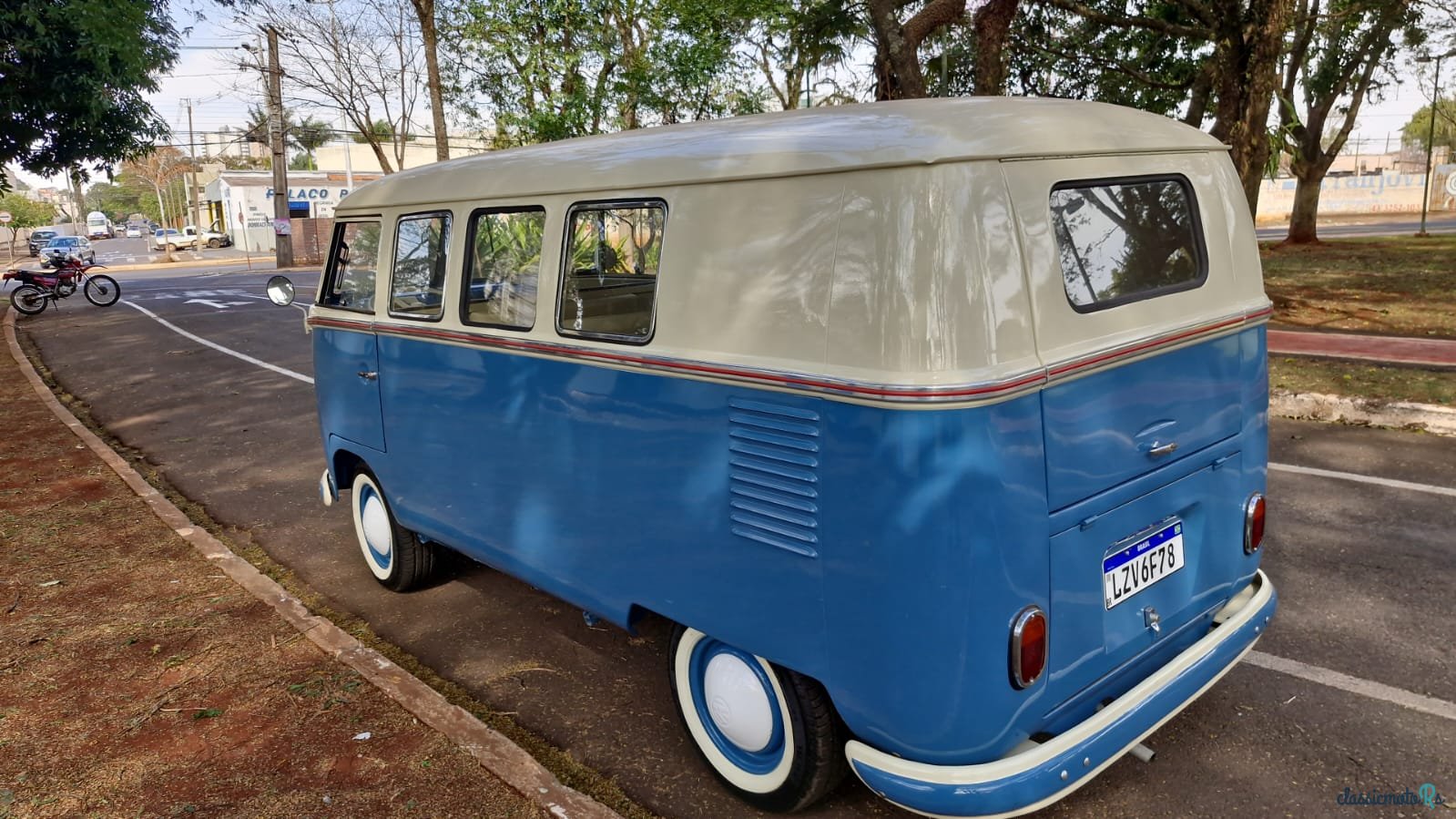 1962' Volkswagen Coccinelle T1 splitwindow bus photo #3