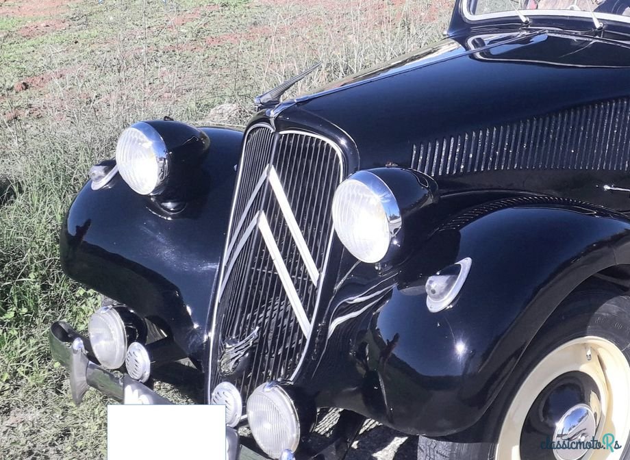 1952' Citroen Traction Avant photo #2