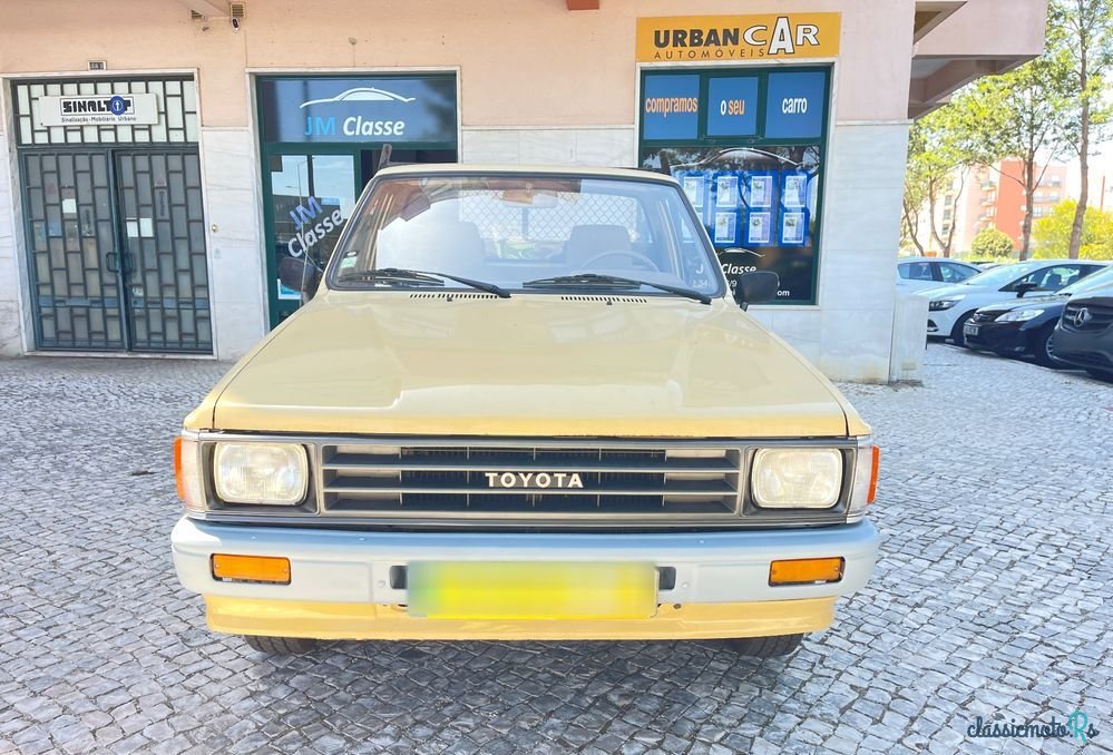 1988' Toyota Hilux photo #2
