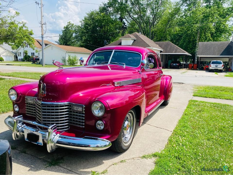1941' Cadillac Series 61 500 cubic Cadillac motor photo #1