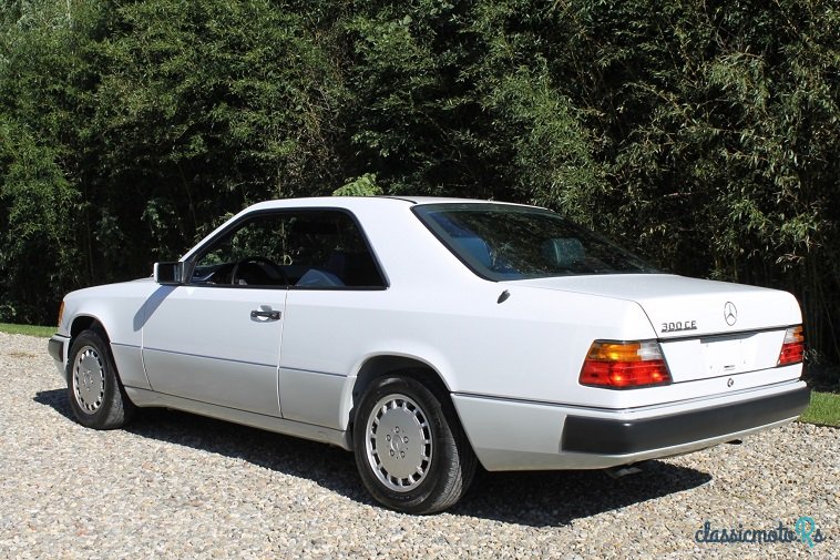1990' Mercedes-Benz 300CE photo #2