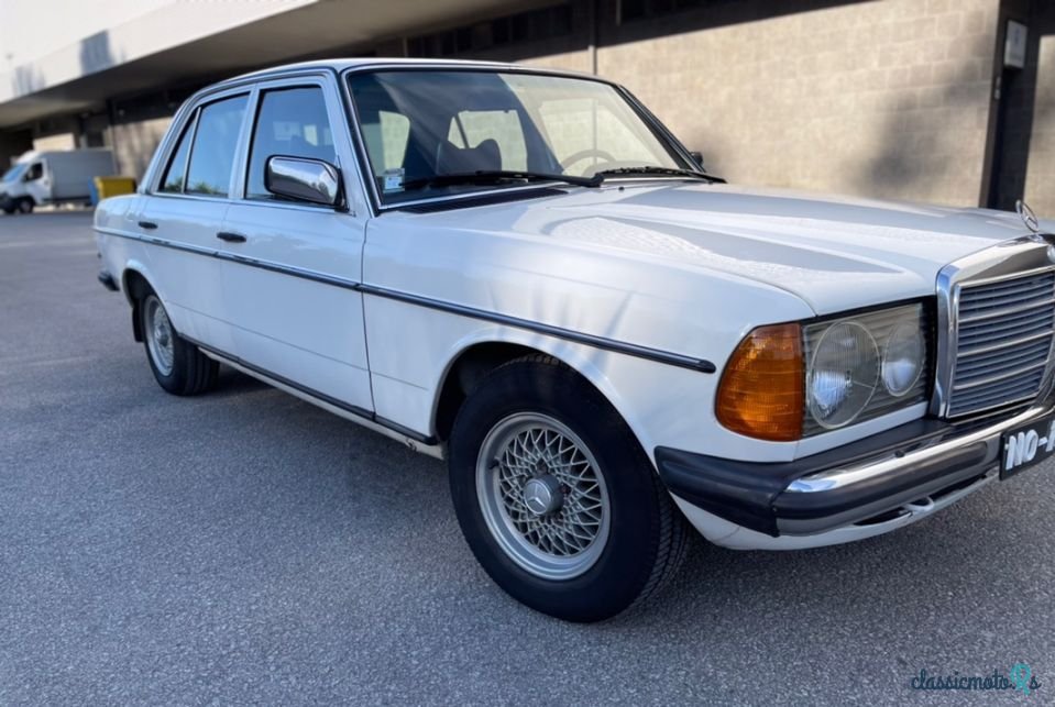 1979' Mercedes-Benz 240 photo #2
