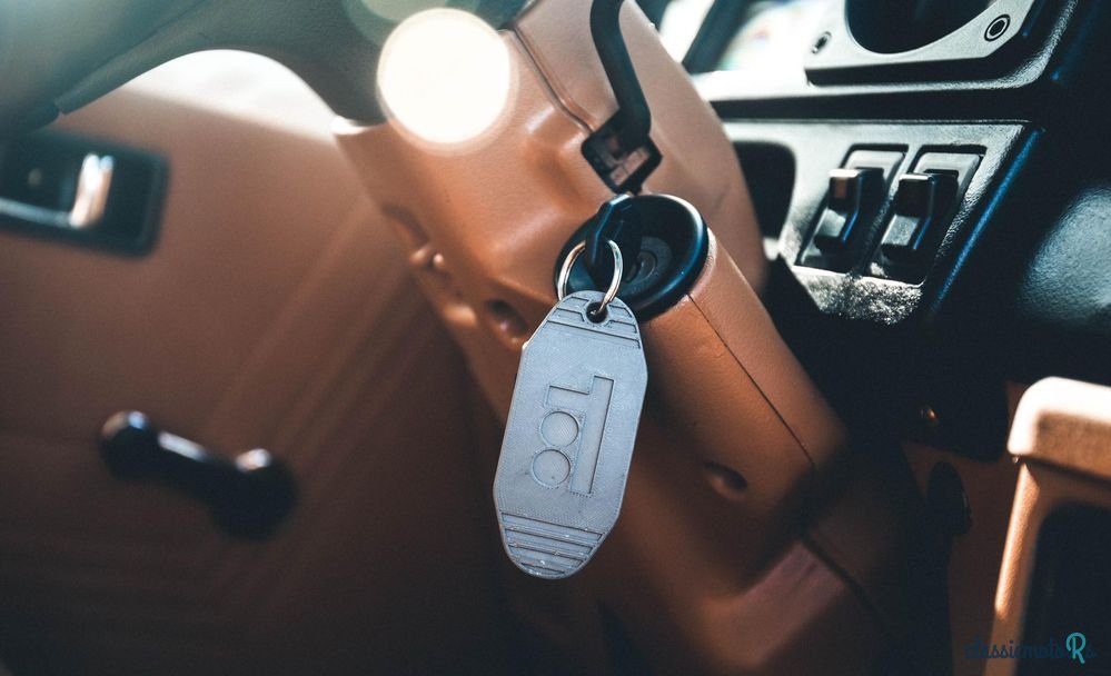 1988' Mitsubishi Pajero photo #4