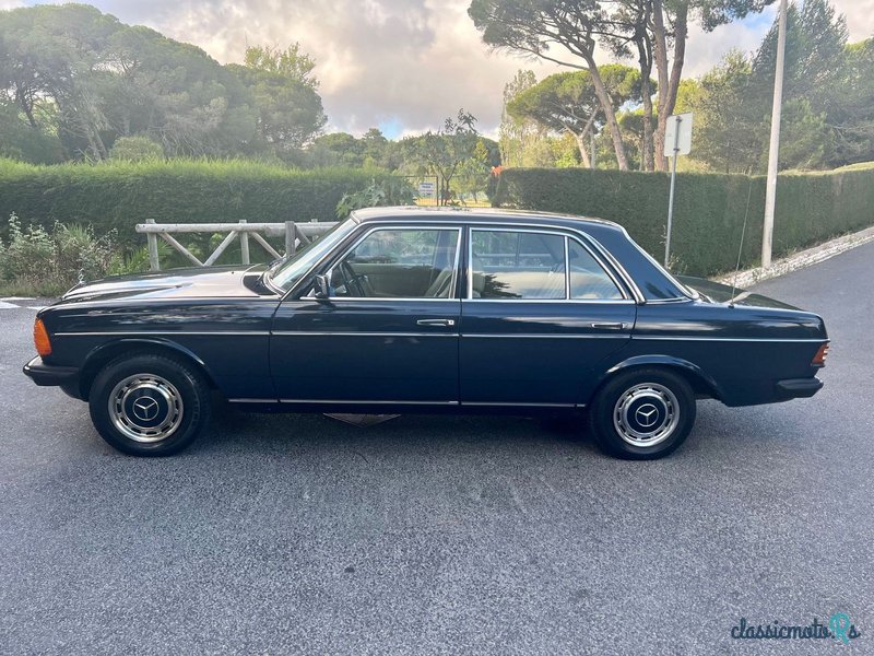 1979' Mercedes-Benz 240 photo #2