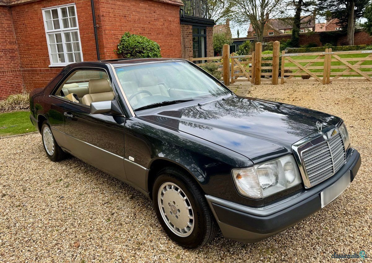 1989' Mercedes-Benz 230 photo #1