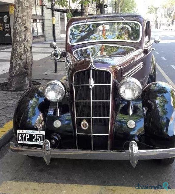 1935' Plymouth Sedan 2 Doors photo #1