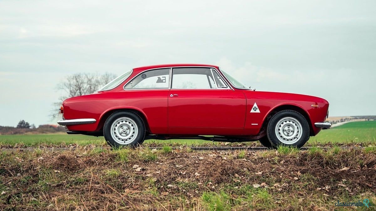 1965' Alfa Romeo Giulia photo #2