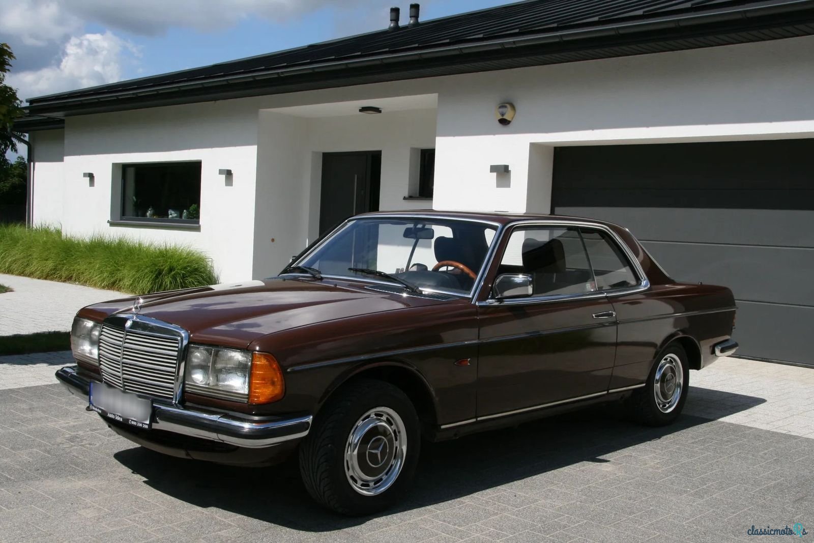 1979' Mercedes-Benz W123 photo #3