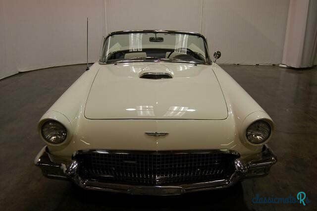 1957' Ford Thunderbird photo #2