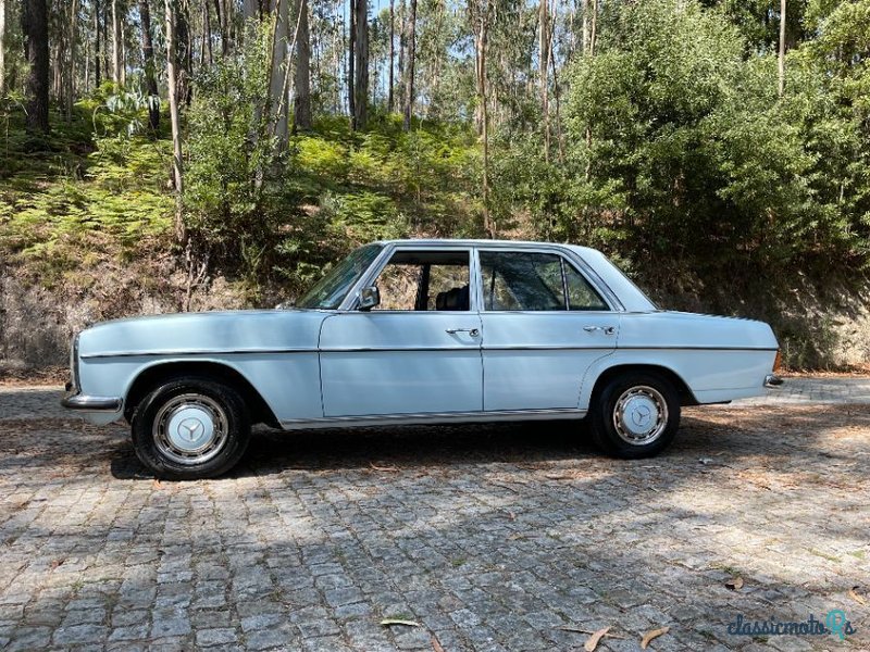 1980' Mercedes-Benz 240 photo #5