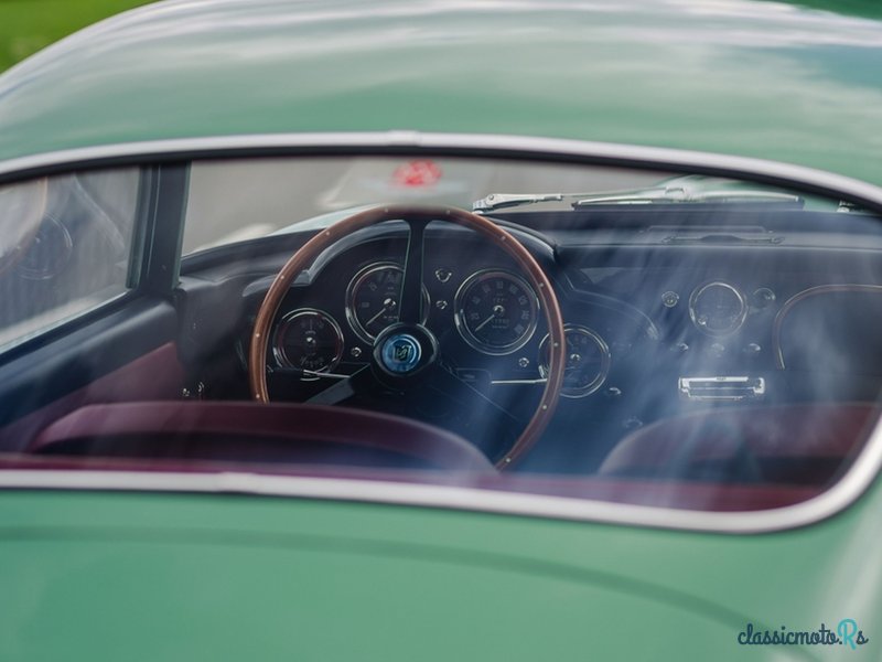 1960' Aston Martin DB4 photo #6