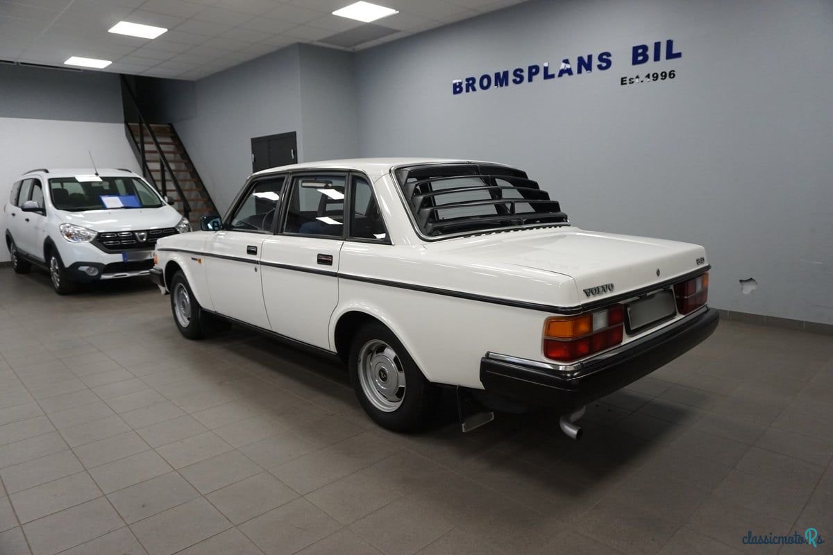 1984' Volvo 244 photo #6