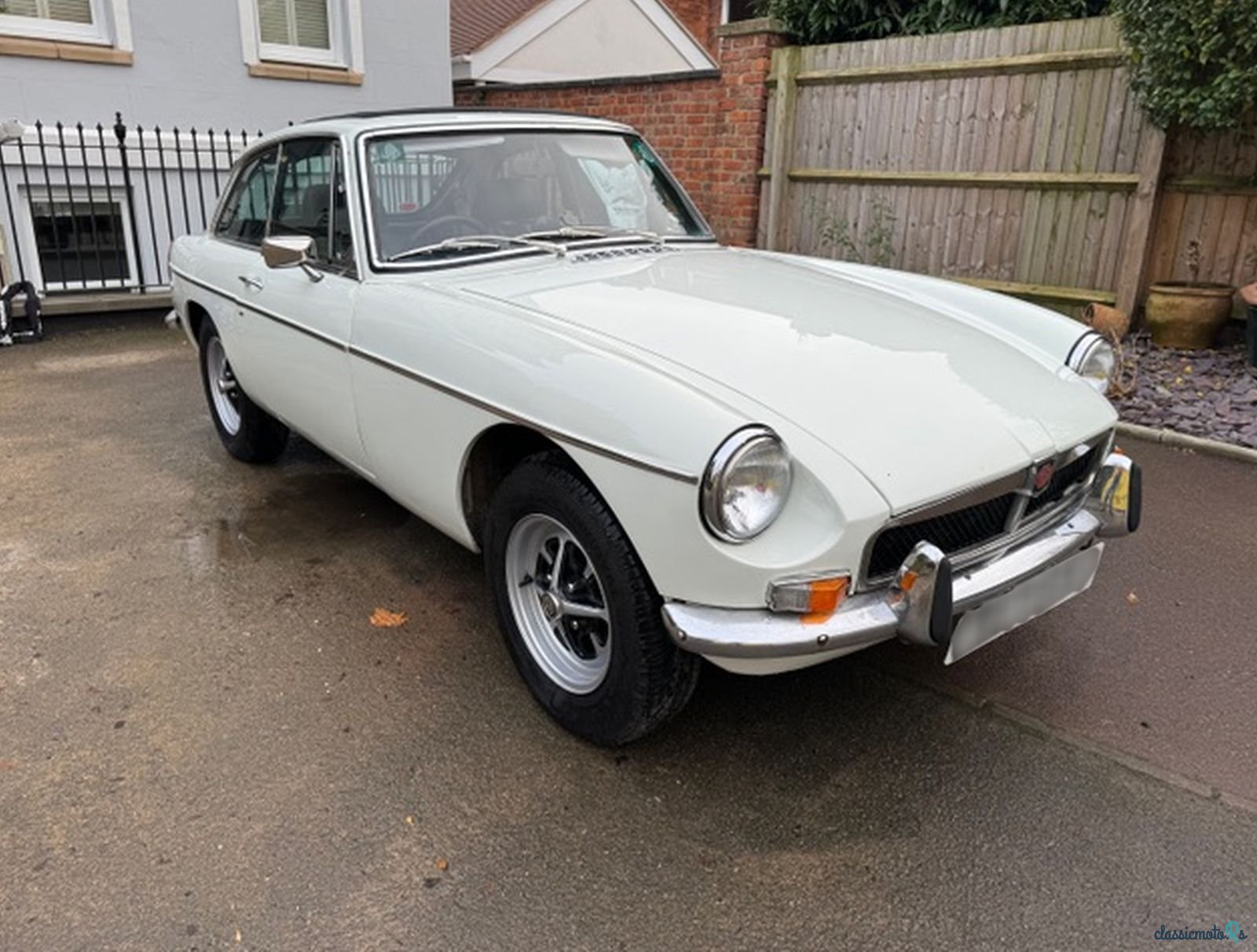 1977' MG B Gt photo #2