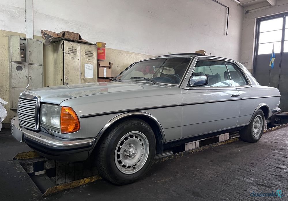 1977' Mercedes-Benz 280 photo #1