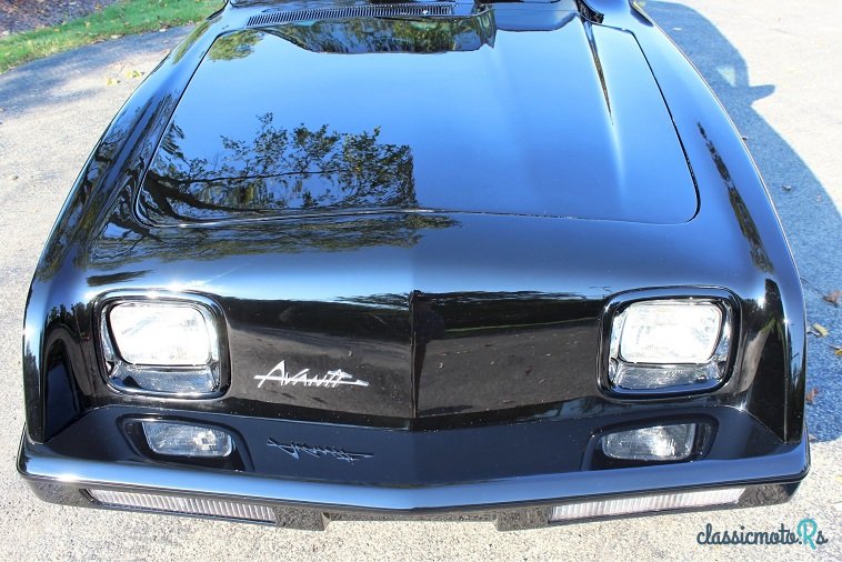 1990' Avanti Sedan photo #3
