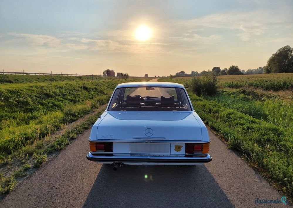1975' Mercedes-Benz 200 W115 photo #4