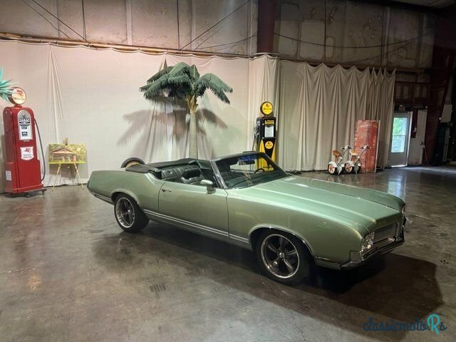 1970' Oldsmobile Cutlass Supreme photo #3