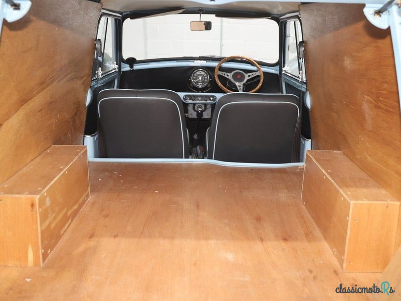 1975' Morris Minor Van photo #5