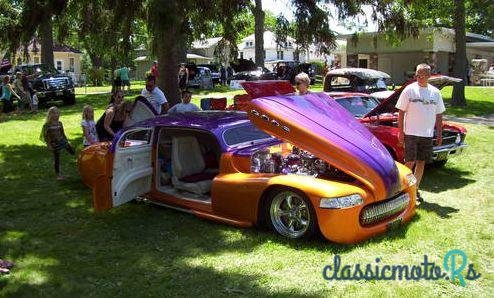 1947' Buick Roadmaster Sedanette photo #1