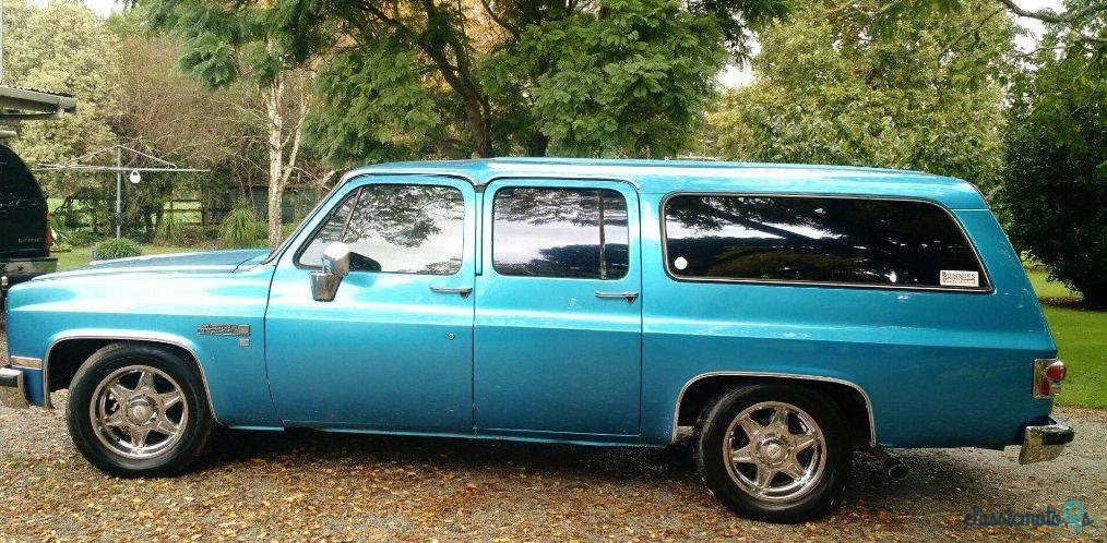 1984' GMC Suburban photo #3