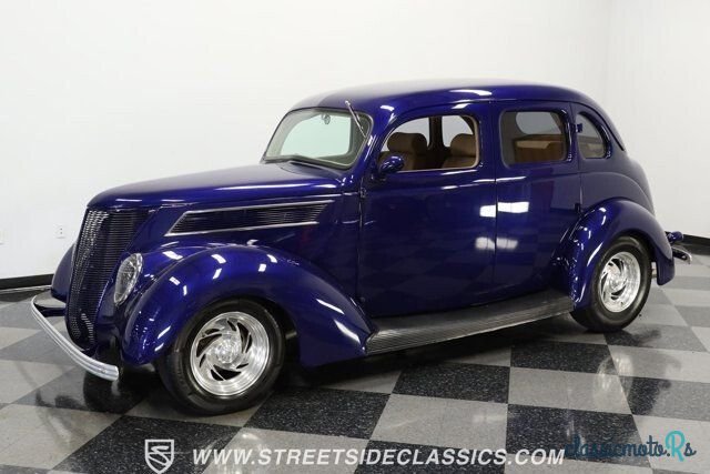1937' Ford Deluxe photo #5