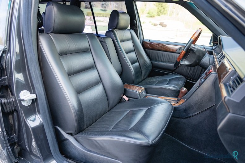 1993' Mercedes-Benz 300 TE photo #3