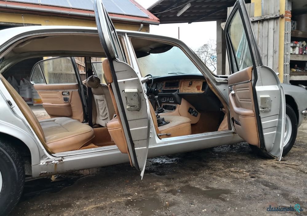 1975' Jaguar XJ photo #4