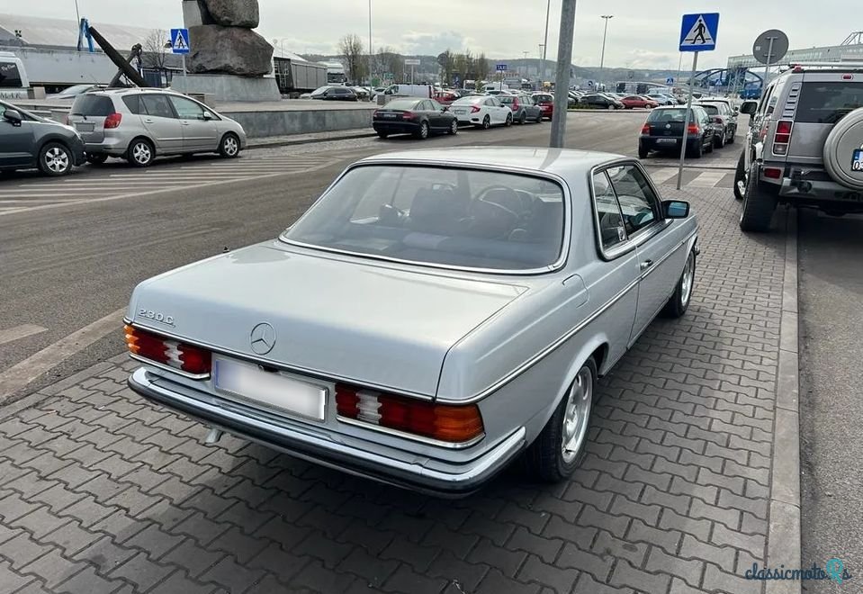 1977' Mercedes-Benz W123 photo #3