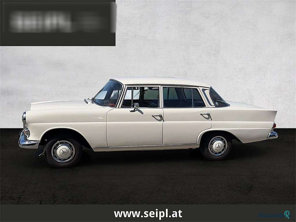 1967' Mercedes-Benz 200 photo #3