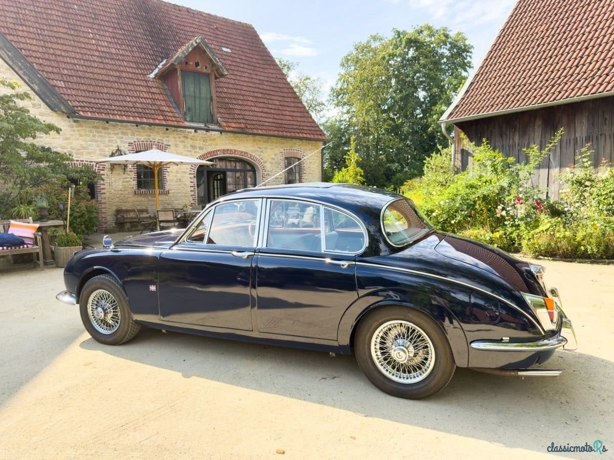 1968' Daimler 250 V8 photo #4