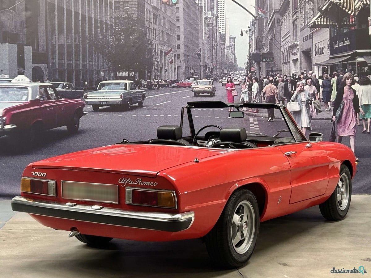 1975' Alfa Romeo Spider photo #4