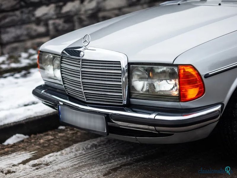 1977' Mercedes-Benz W123 photo #5