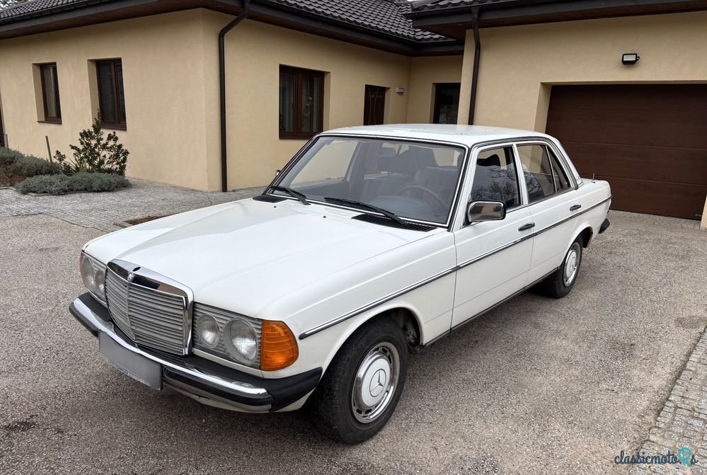 1978' Mercedes-Benz W123 photo #1