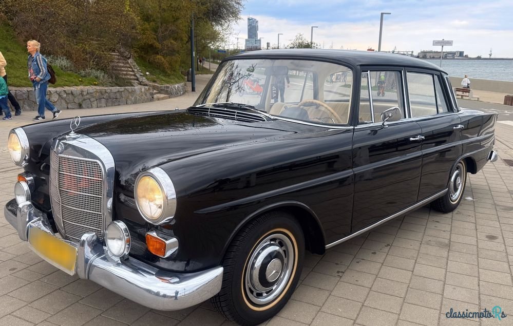 1966' Mercedes-Benz 200 W110 photo #1