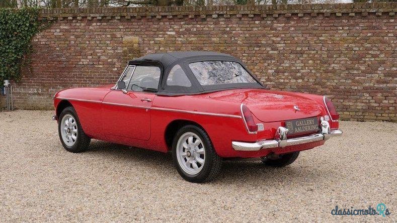 1976' MG Roadster photo #5