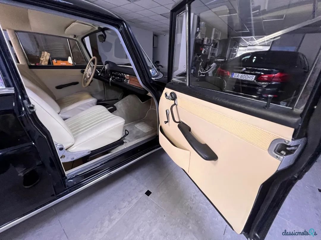 1966' Mercedes-Benz W110 photo #5