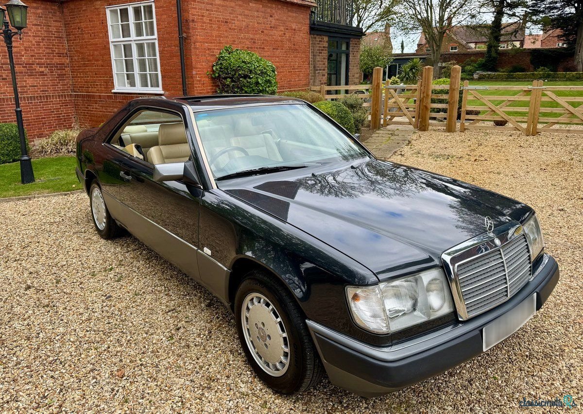 1989' Mercedes-Benz 230 photo #3