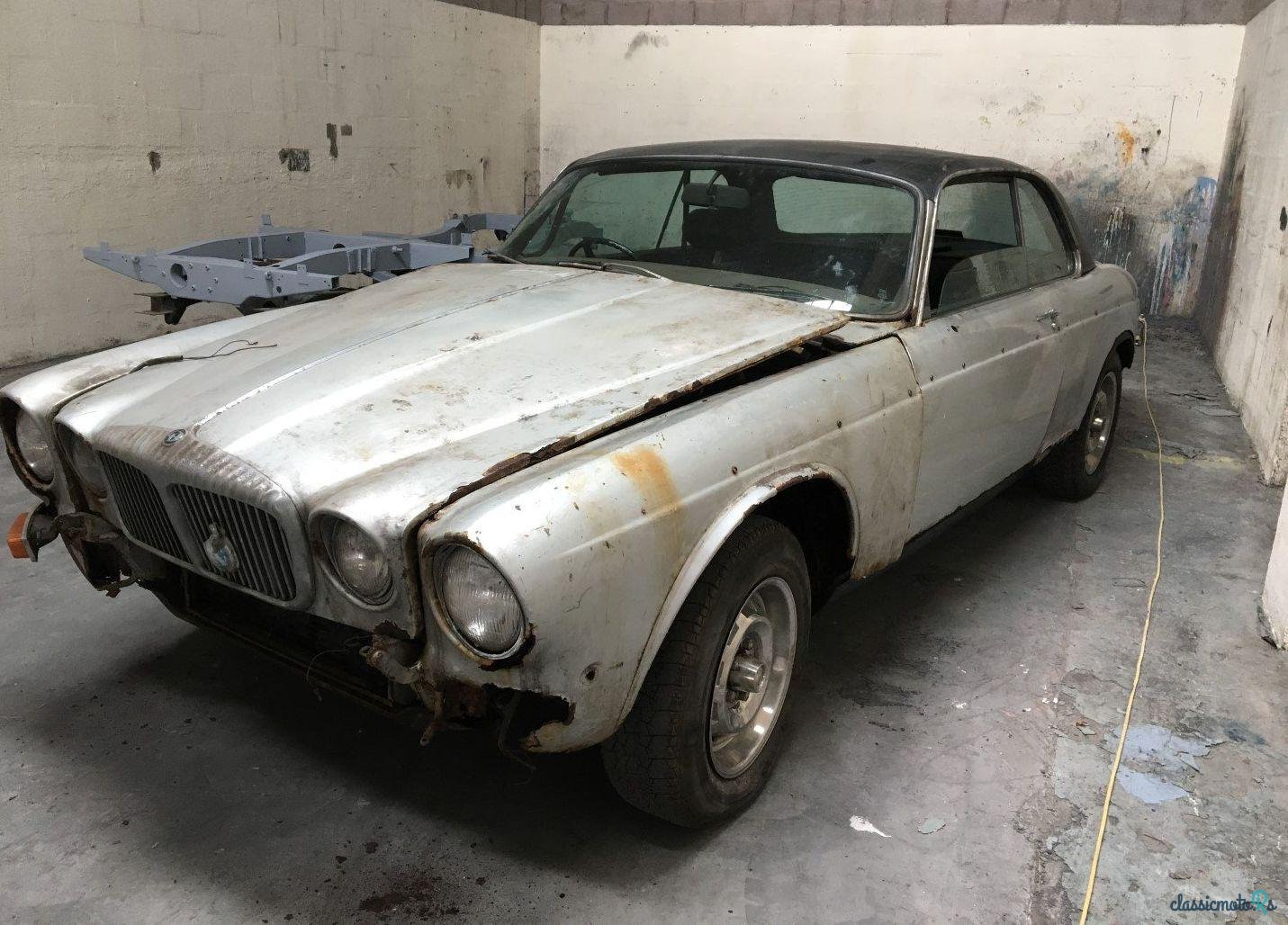 1977' Daimler Coupe photo #1