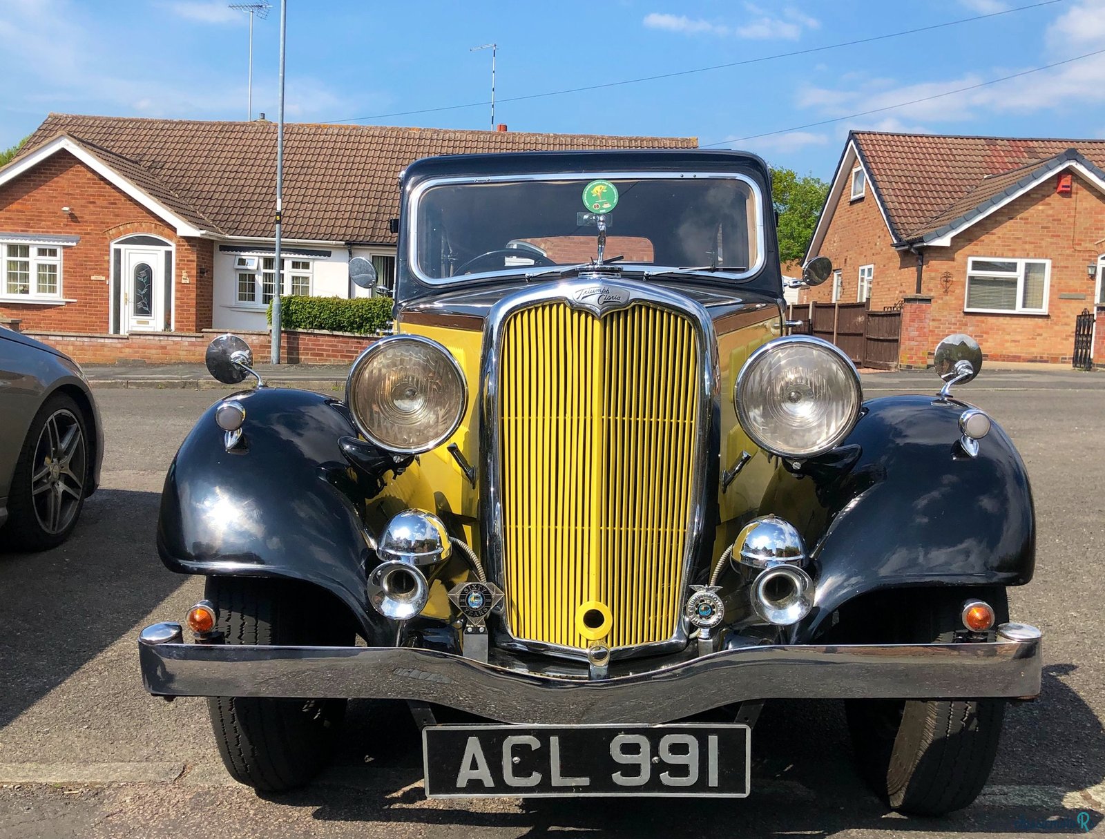 1938' Triumph Six Light Saloon photo #4